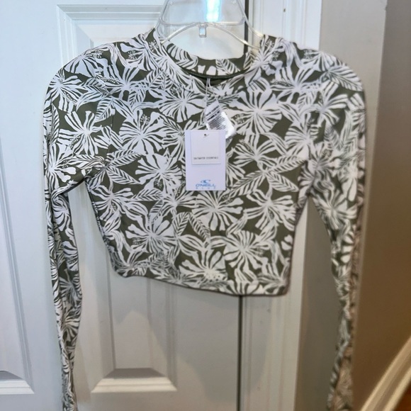 New women’s O'Neill Women's Halfmoon Oxnard Cropped Rash Guard CROP TOP SZ S M L - Picture 2 of 10